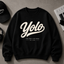 Trendy Koningsblauw Sweatshirt met 'Yolo' Print – Comfortabel & Stijlvol Streetwear voor Jongeren en Volwassenen